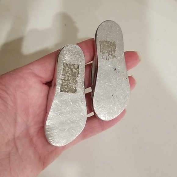 Small Silver Decor - Picture 5 of 5